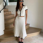 Witte V-Hals Crop Top & Plissé Midi Rok Set