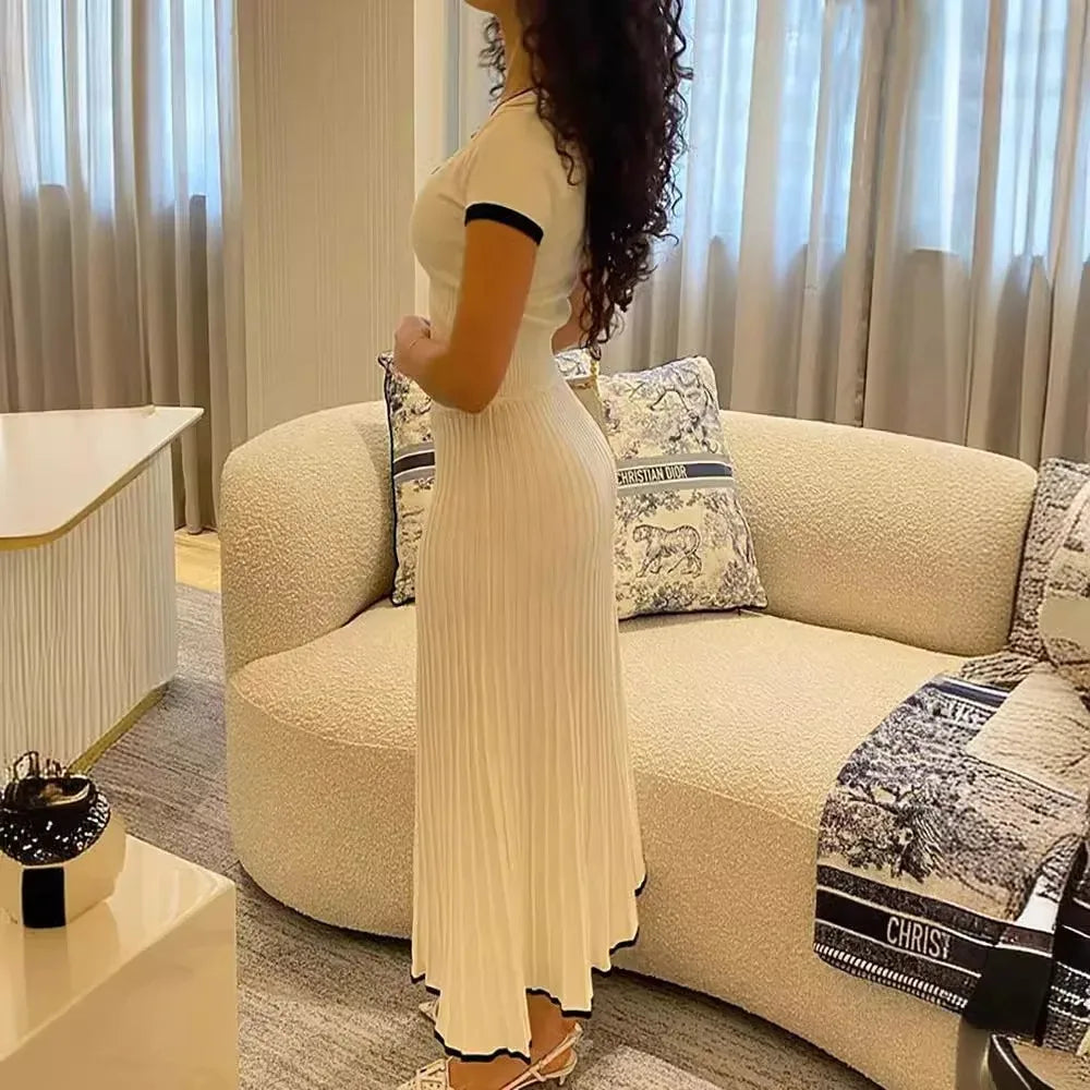Witte V-Hals Crop Top & Plissé Midi Rok Set