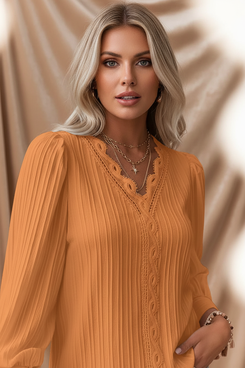 Casual Top met V-Hals, Lange Mouwen en Kant