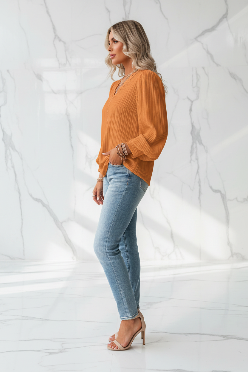 Casual Top met V-Hals, Lange Mouwen en Kant