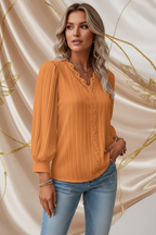 Casual Top met V-Hals, Lange Mouwen en Kant