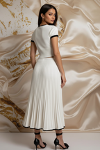 Witte V-Hals Crop Top & Plissé Midi Rok Set