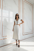Witte V-Hals Crop Top & Plissé Midi Rok Set